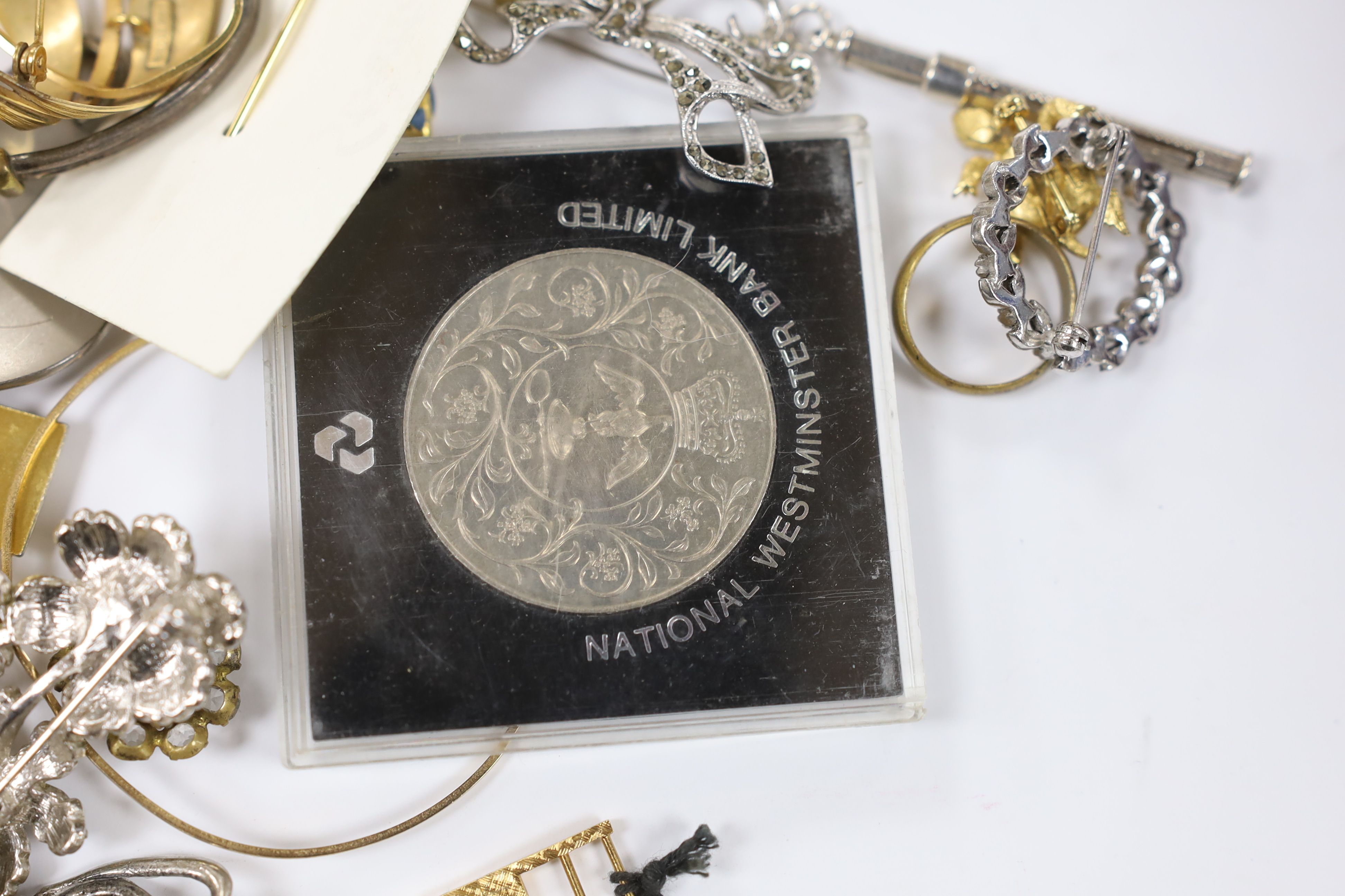 Costume jewellery and objects including a Mikimoto silver pearl spray brooch, silver gilt cufflinks, a cameo maiden head brooch and an Elizabeth II silver jubilee crown